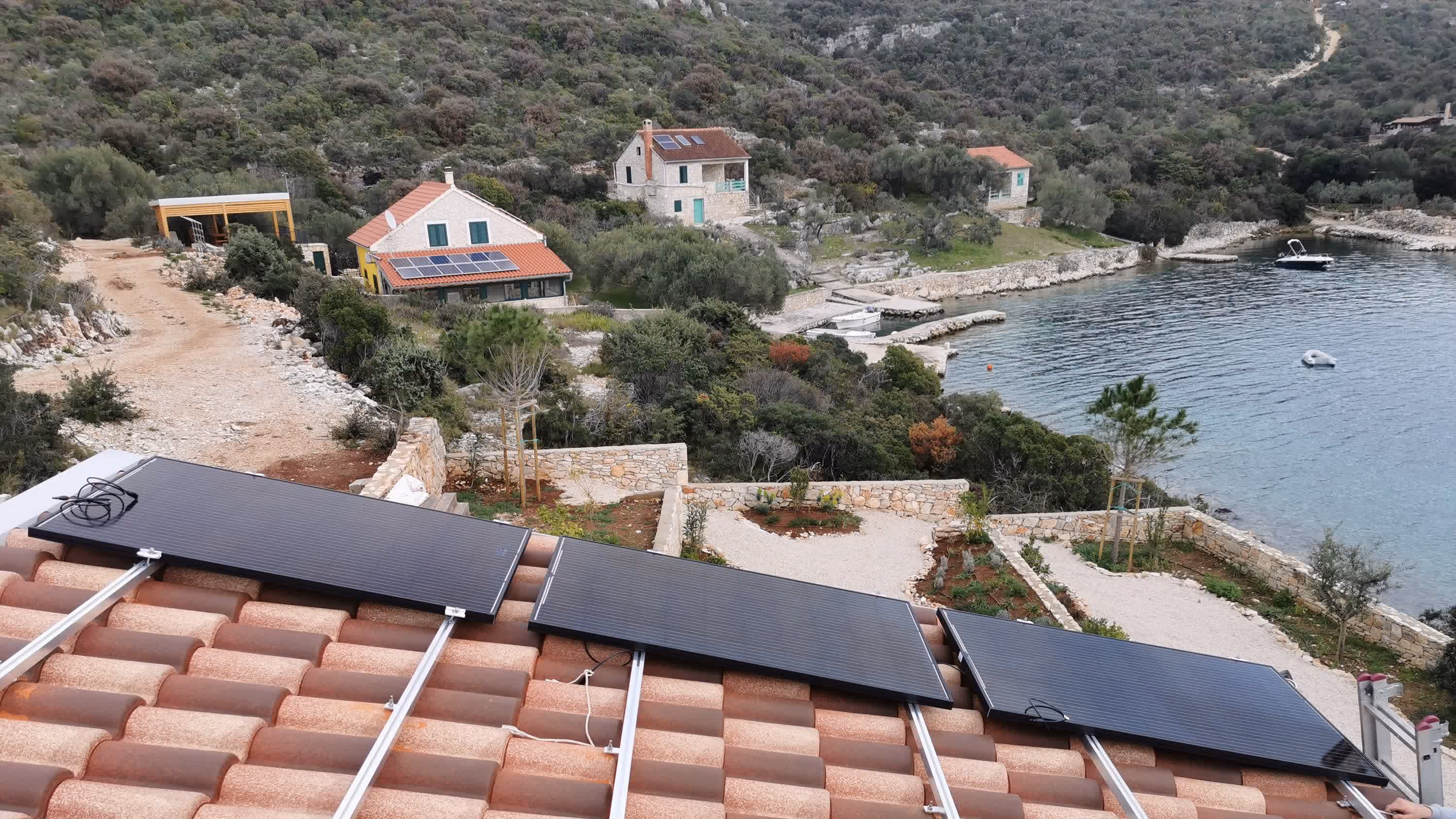 Off-grid trofazni sustav — fotografija 3